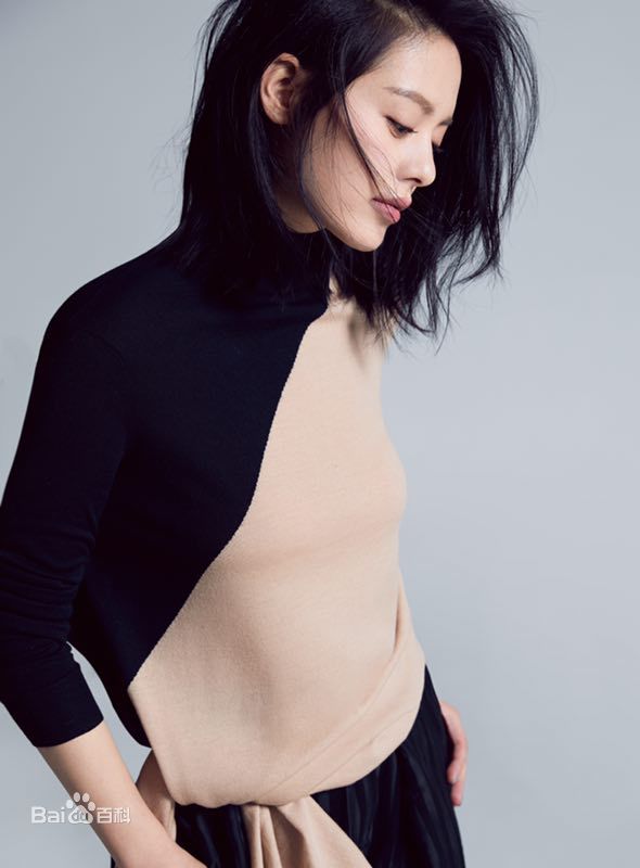 王力可(Rainbow)简约风生活照