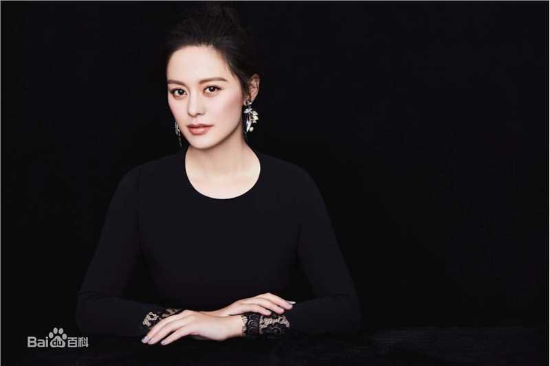 王力可(Rainbow)御姐优雅亮相前后照片