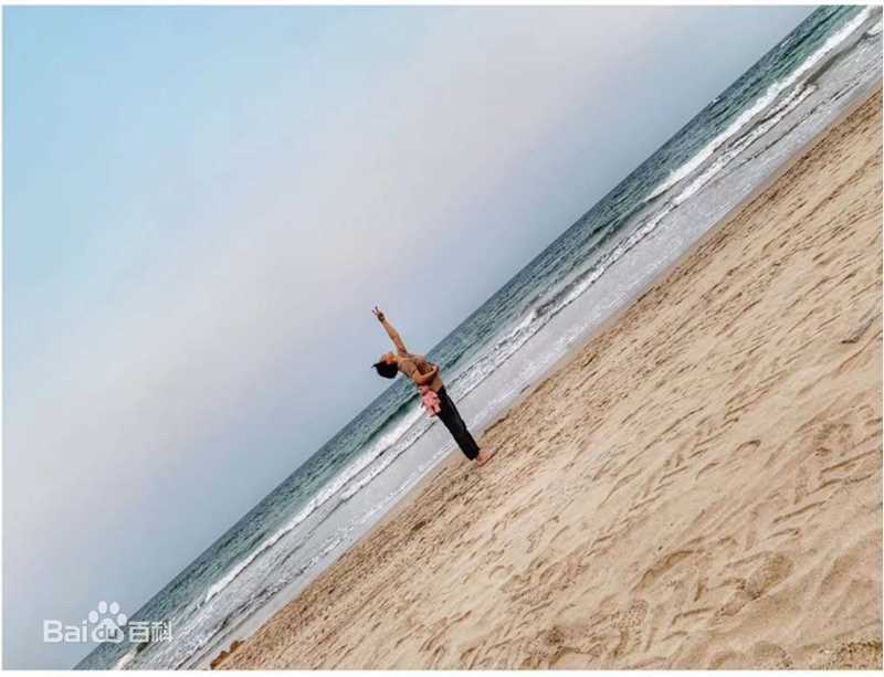 王力可(Rainbow)海边踏浪性感图片图集