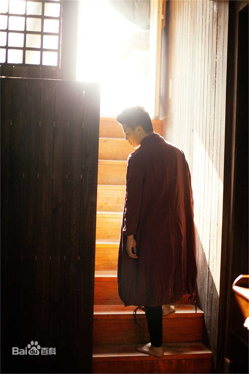 郑斯仁“画框中的少年”