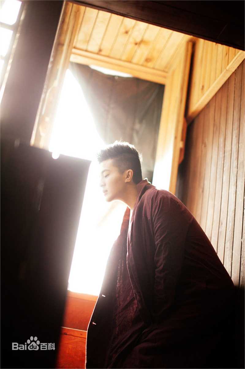 郑斯仁“画框中的少年”