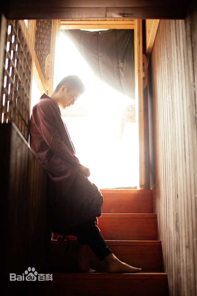 郑斯仁“画框中的少年”