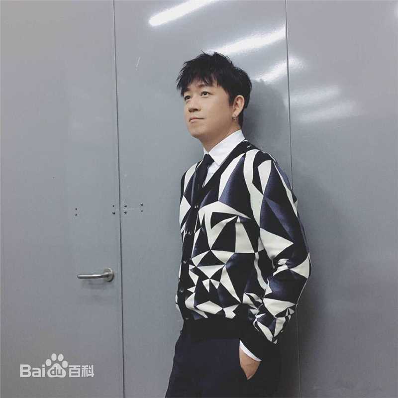 《潘粤明》生活