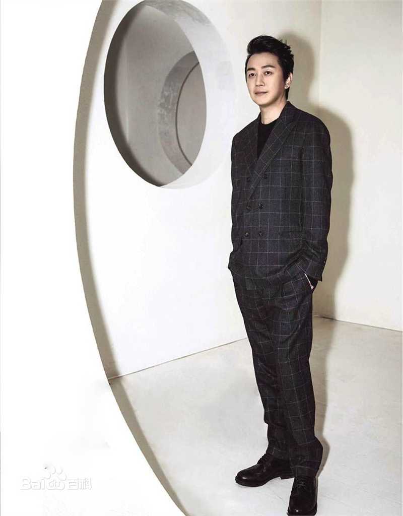 《潘粤明》生活