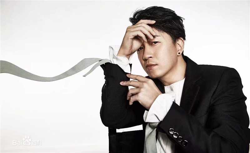 《潘粤明》生活