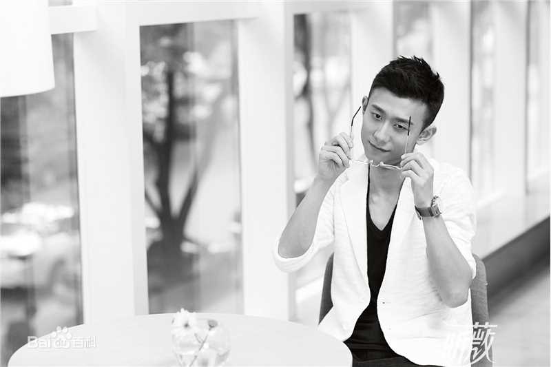 张一山(Zray)最新杂志壁纸