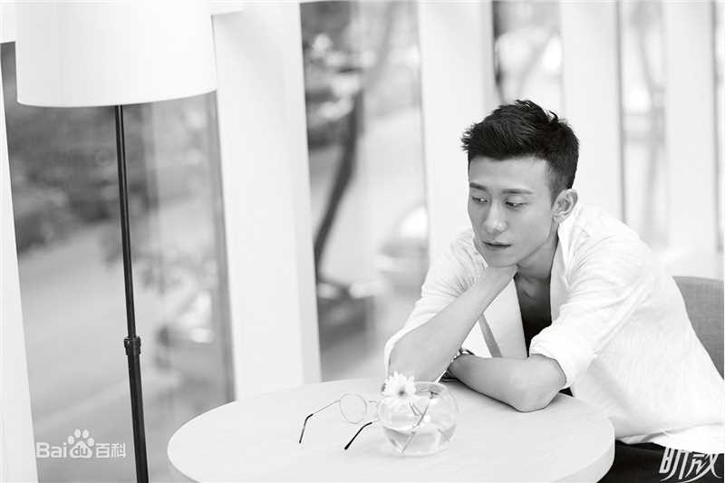 张一山(Zray)最新杂志壁纸