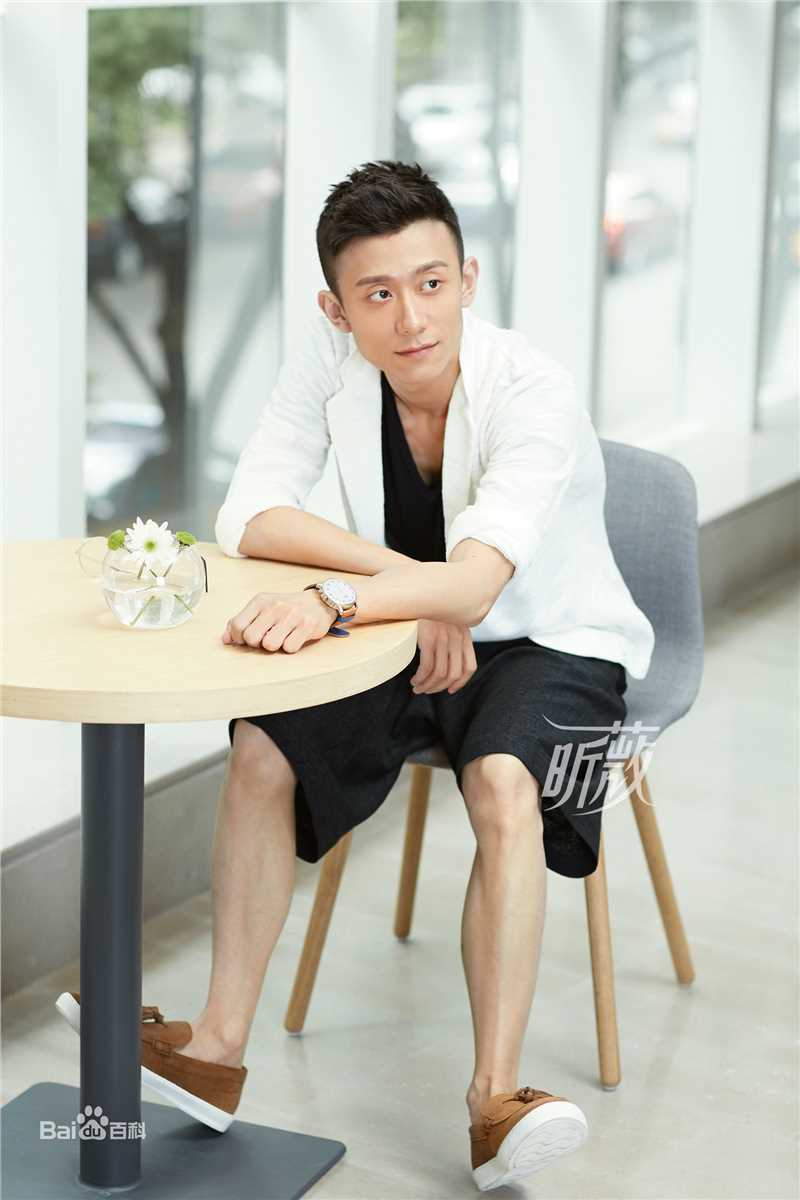 张一山(Zray)最新杂志壁纸