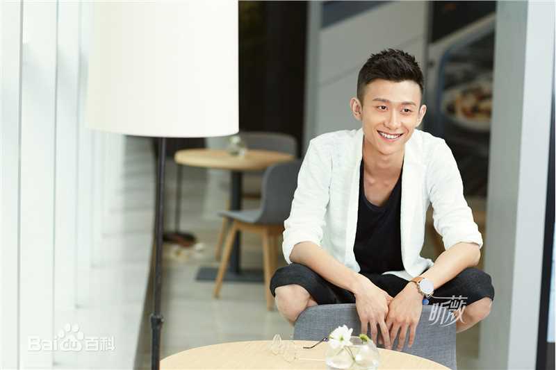 张一山(Zray)最新杂志壁纸