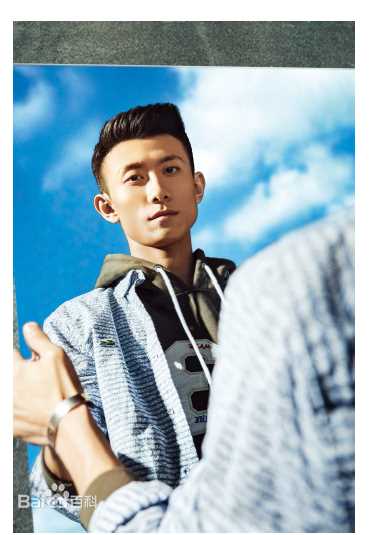 张一山(Zray)最新杂志壁纸