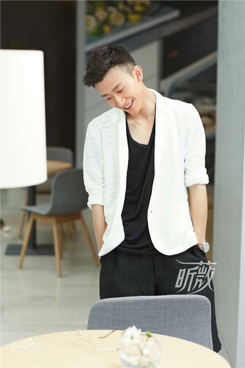 张一山(Zray)最新杂志壁纸