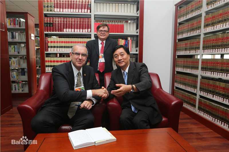 《高曙光》封面图片