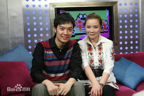 参加《明星在线》录制