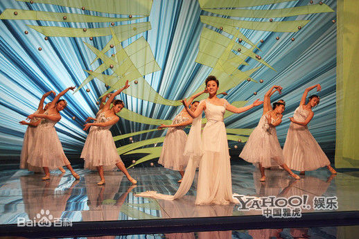 陈思思推出时代主旋律《中国梦》