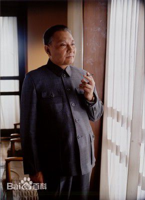 卢奇扮演的邓小平