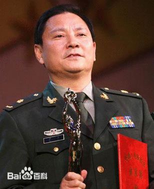 《卢奇》封面图片