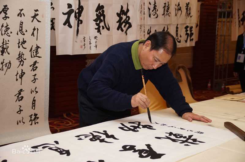 《卢奇》封面图片