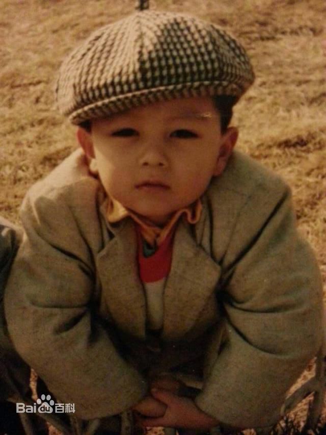 张晓谦童年照