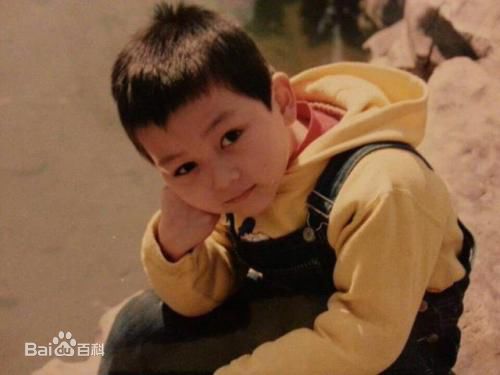 张晓谦童年照