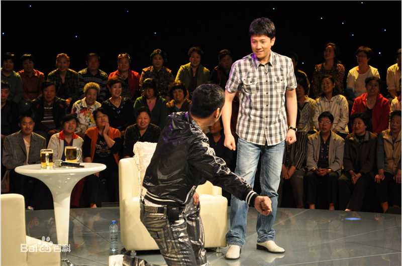 主持《非常说名》