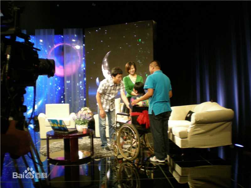 参加《做客》栏目