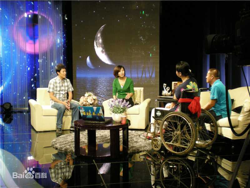 参加《做客》栏目