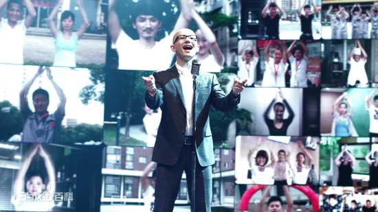 高清平安(Anson)在《在舞台中间》 专辑《》主打歌中的图集