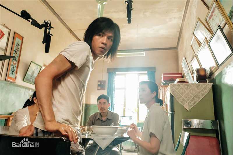 最全成泰燊(chéng tài shēn)在《解忧杂货店》饰演秦朗父亲中的相册