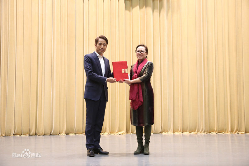 成泰燊(chéng tài shēn)无障碍电影公益活动壁纸壁纸