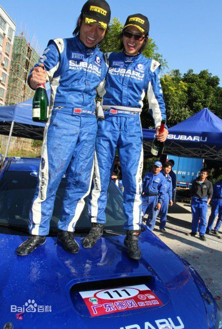 韩寒参加2011CTCC赛车