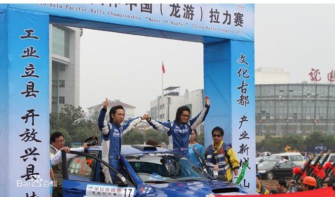 韩寒参加2011CTCC赛车