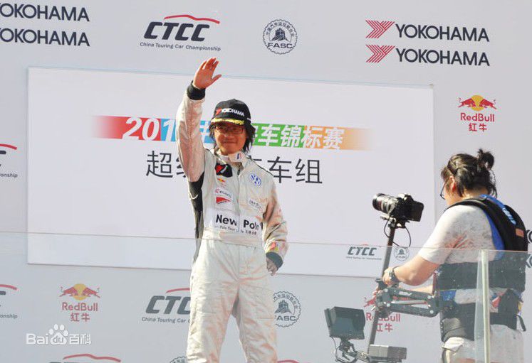 韩寒参加2011CTCC赛车