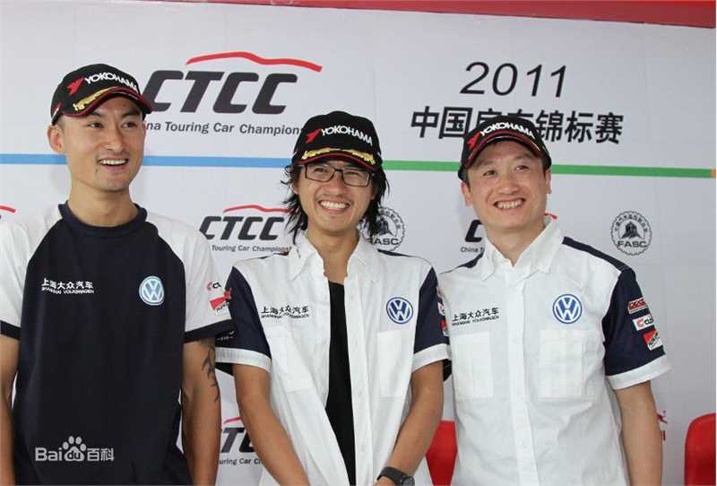 韩寒参加2011CTCC赛车