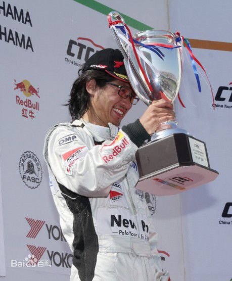 韩寒参加2011CTCC赛车