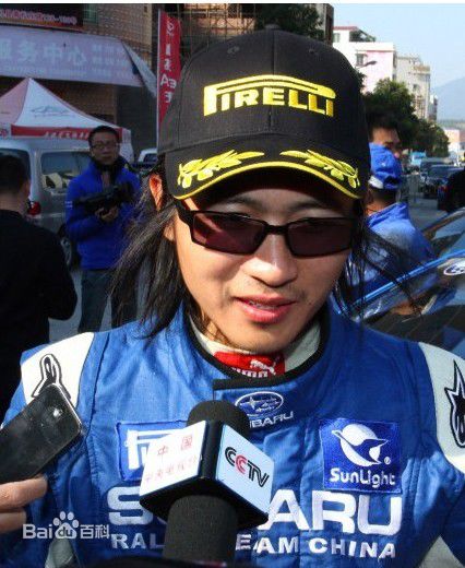 韩寒参加2011CTCC赛车