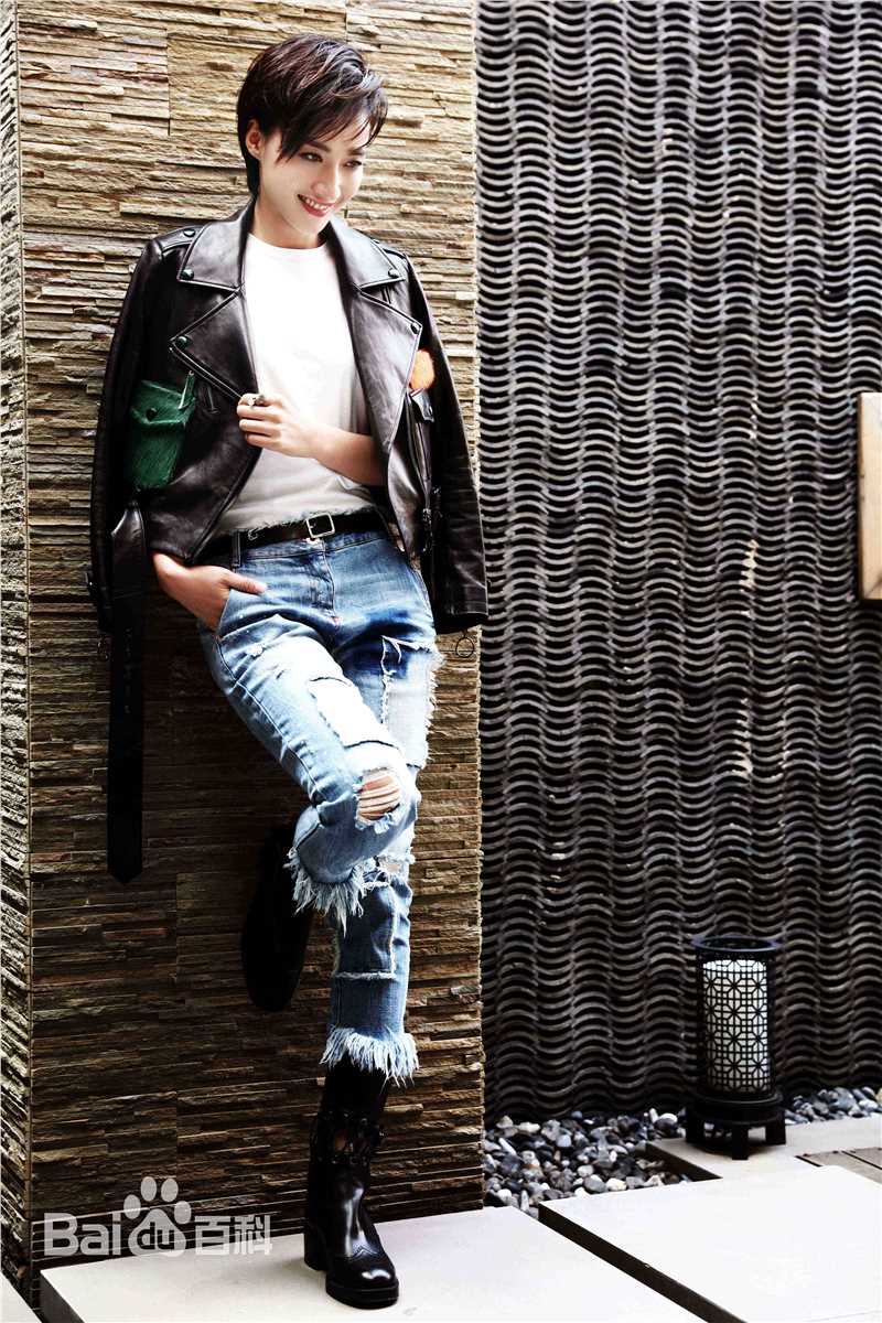 冯文娟(Joyce)最新《街拍》壁纸