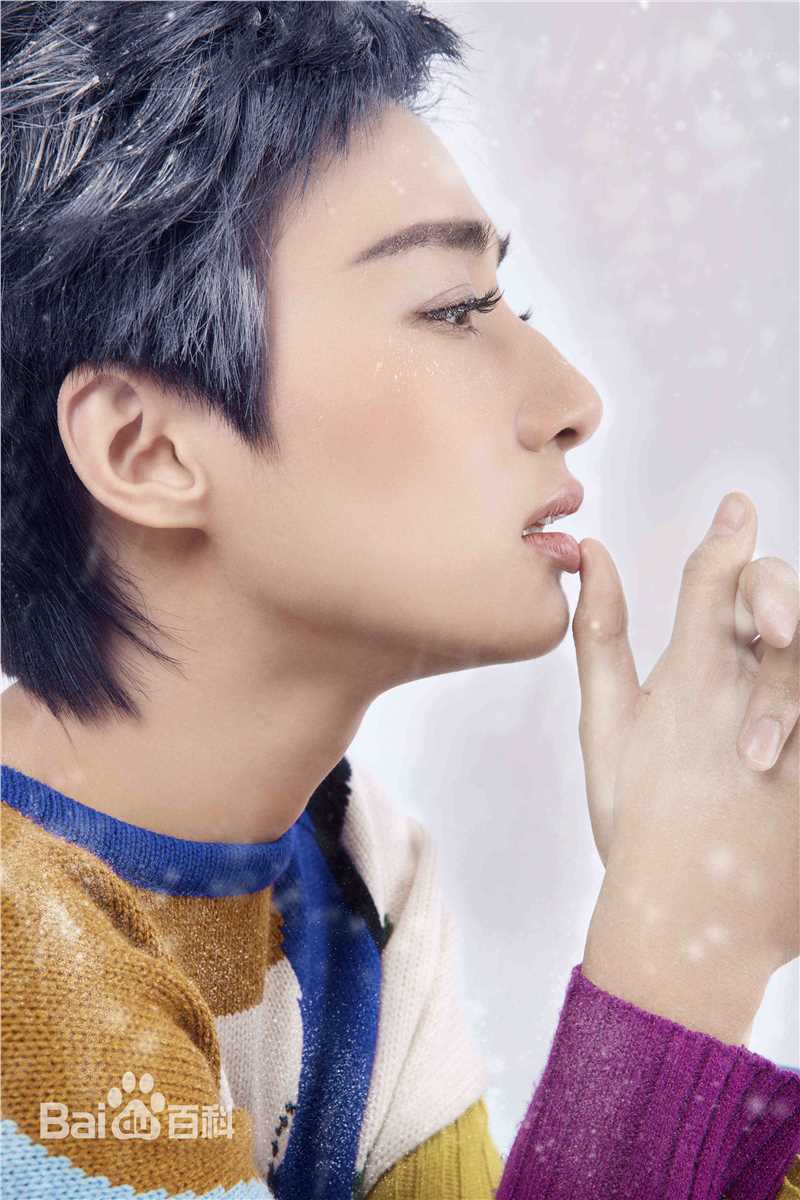 冯文娟(Joyce)最新《街拍》壁纸