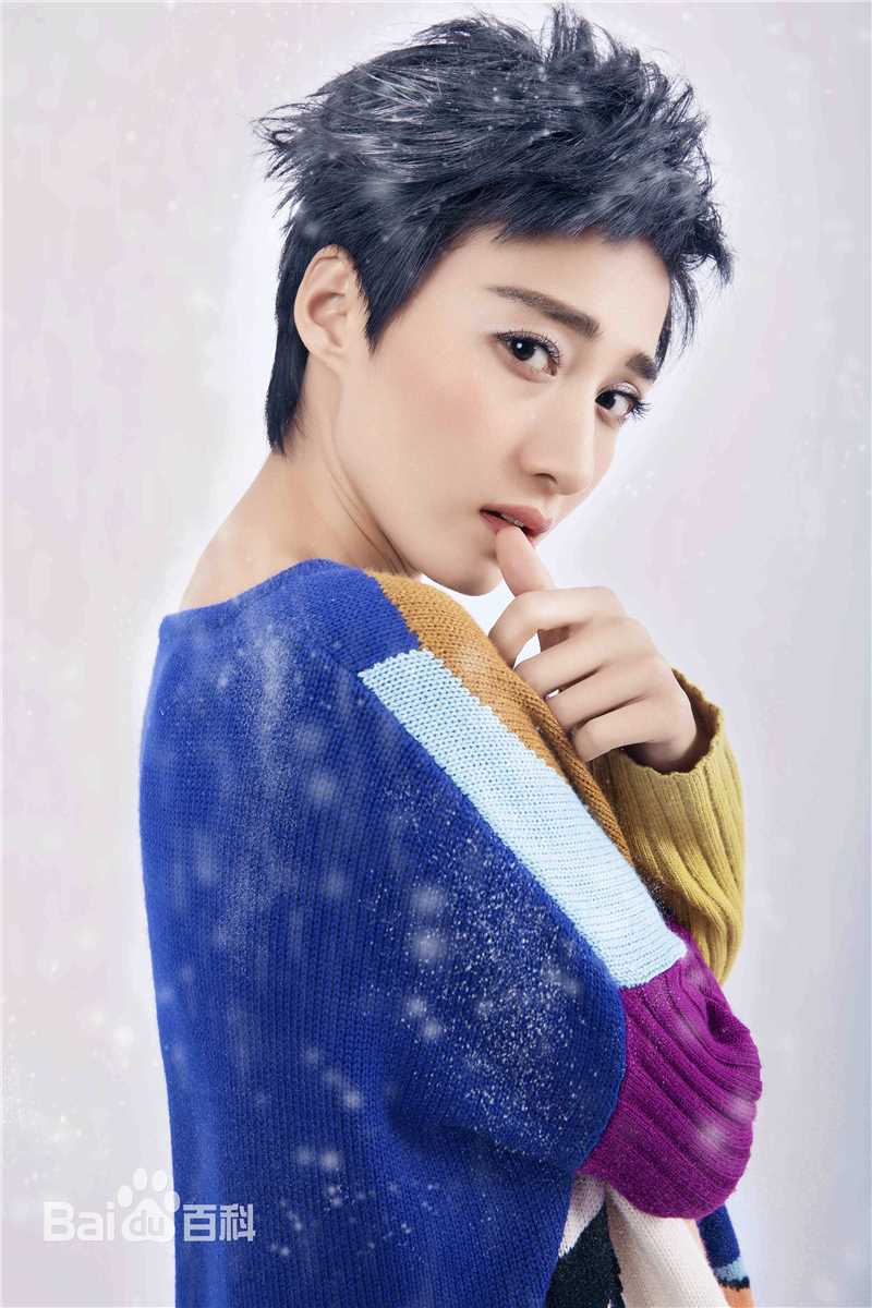 冯文娟(Joyce)最新《街拍》壁纸