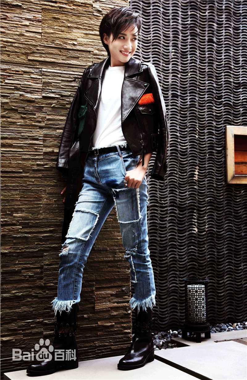 冯文娟(Joyce)最新《街拍》壁纸