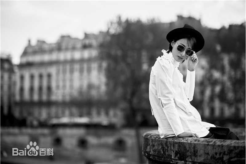 冯文娟(Joyce)最新《街拍》壁纸