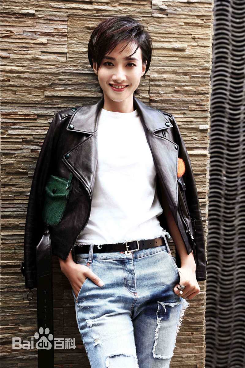 冯文娟(Joyce)最新《街拍》壁纸