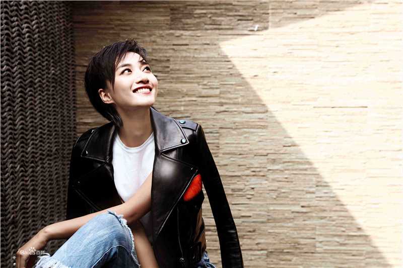 冯文娟(Joyce)最新《街拍》壁纸