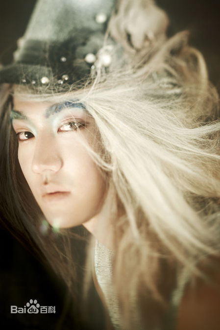 崔始源(Choi Siwon)专辑造型素颜照相册