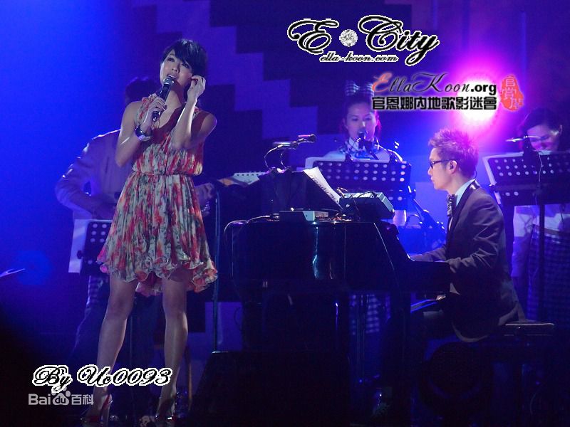 官恩娜(Ella Koon)舞台演出壁纸壁纸