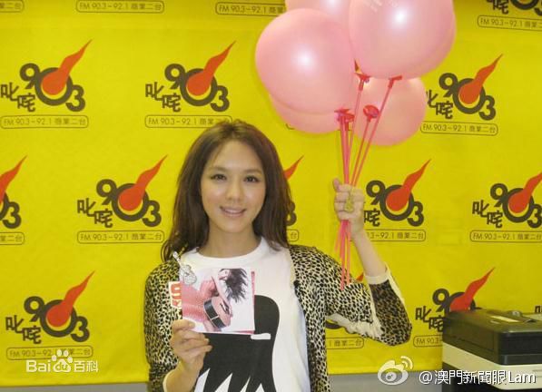 官恩娜(Ella Koon)2011新专辑性感图片图集