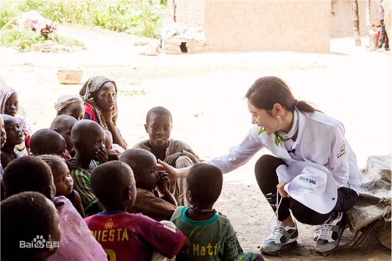 秋瓷炫(Choo Ja Hyun)赴非洲乍得援助贫困儿童图册