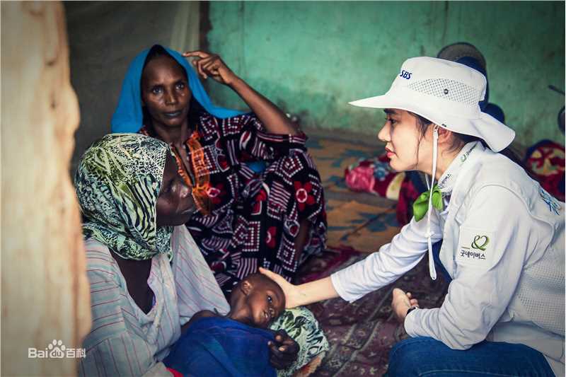 秋瓷炫(Choo Ja Hyun)赴非洲乍得援助贫困儿童图册