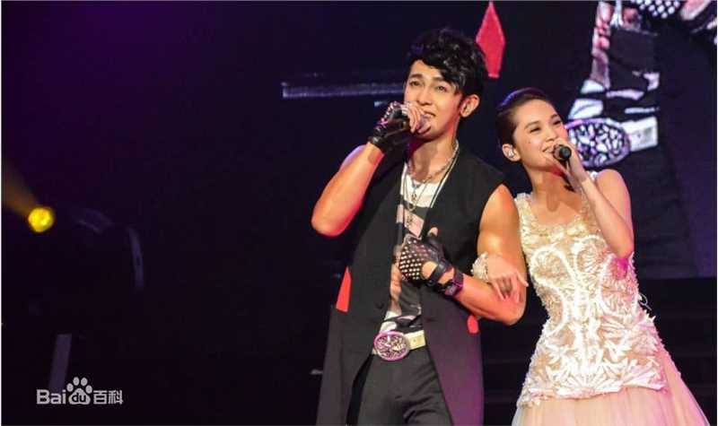 最新杨丞琳(Rainie Yang)在《为爱启丞》演唱会中的图集