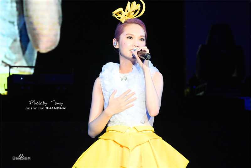 最新杨丞琳(Rainie Yang)在《为爱启丞》演唱会中的图集