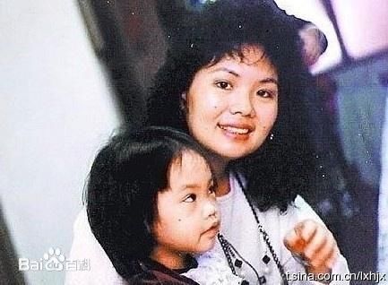 杨丞琳(Rainie Yang)童年照素颜照相册